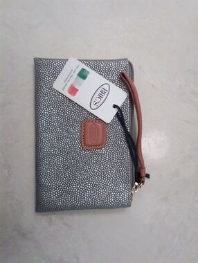Bric's Pebbled Zip Wristlet in Gray with Tan Trim